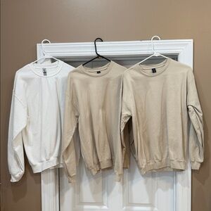 Gildan. Beige and White Sweatshirts. Sz med. NWOT.